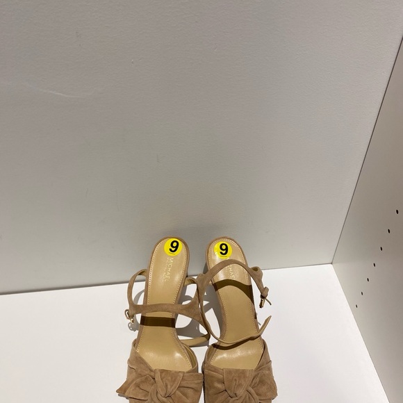 Michael Kors tan sandals - Picture 5 of 5